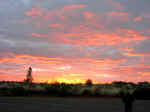 uluru-sunset-18.jpg (42859 bytes)