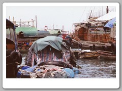 Aberdeen - floating fishing village in the harbor