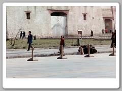 Pilgrims in front of the palace