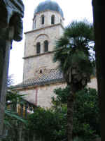 monastery01.JPG (278499 bytes)