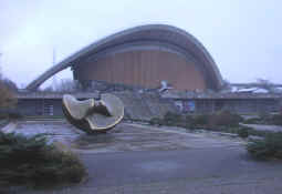 Pb270036.jpg (34710 bytes)