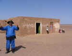 berber hut01.jpg (57092 bytes)