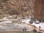 todra gorge06.jpg (90815 bytes)